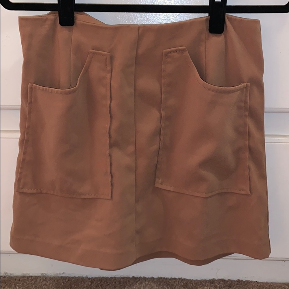 Tan skirt. 70s vibes